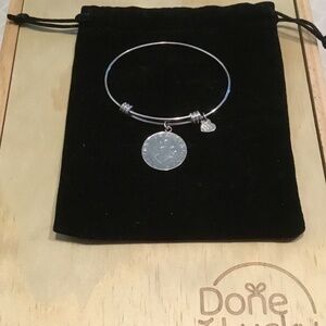✨ NWOT MADE IN ITALY COIN CHARM  SILVER TONE BRONZE MILOR BANGLE BRACELET